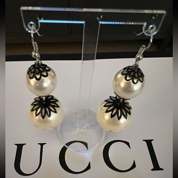 Beautiful earrings  - Picture 2 of 5